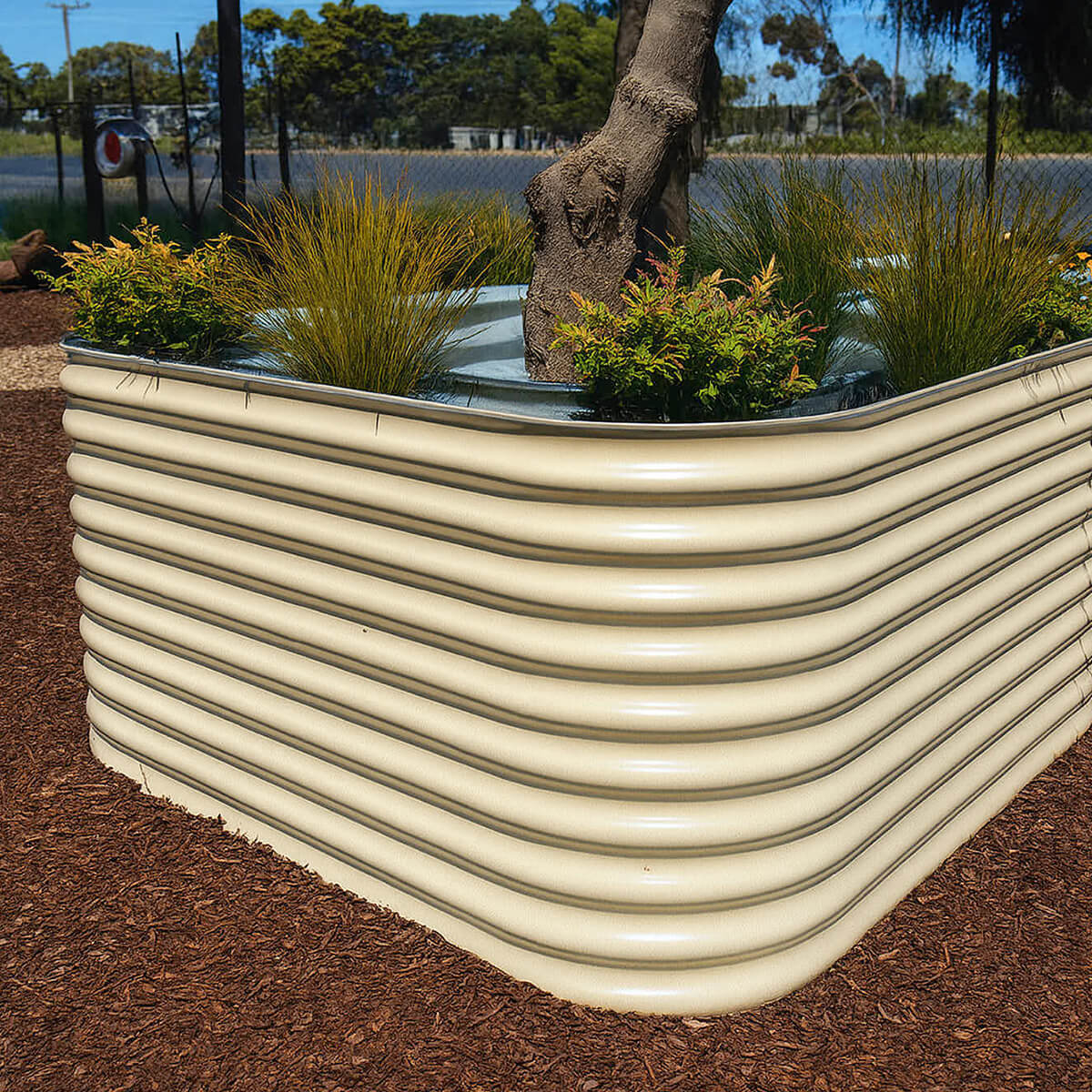 Rounded square steel raised garden bed